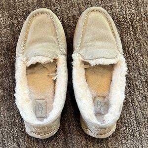 UGG Ansley Light Grey Sheepskin Slippers Size: Woman's 11